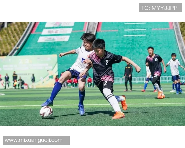 探索足球7人制的魅力与技巧提升之路，助力青少年运动员成长与发展